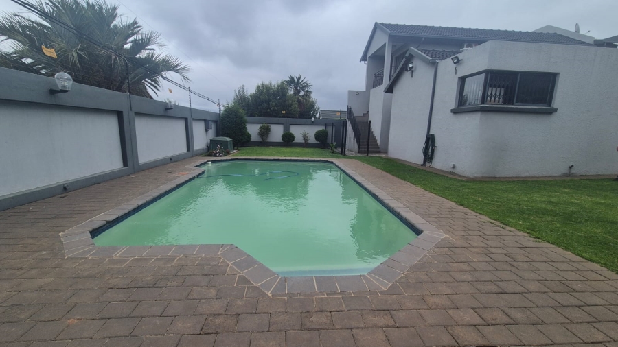 7 Bedroom Property for Sale in Horison Gauteng