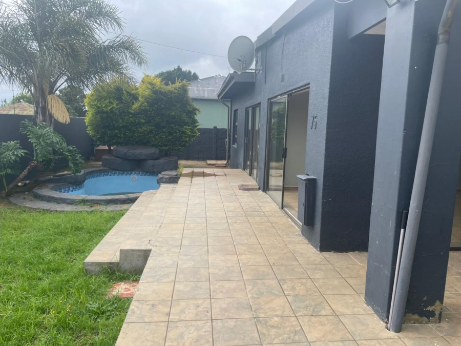 6 Bedroom Property for Sale in Krugersdorp West Gauteng