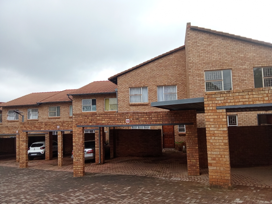 3 Bedroom Property for Sale in Roodekrans Gauteng