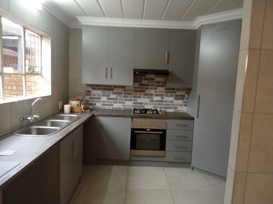 3 Bedroom Property for Sale in Roodekrans Gauteng