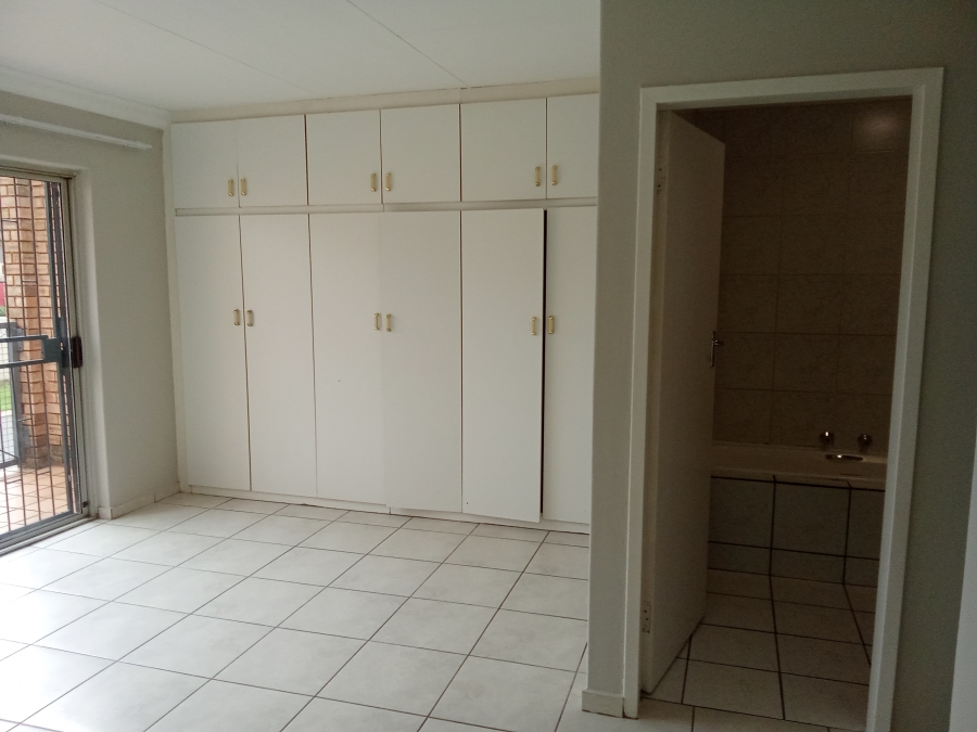 3 Bedroom Property for Sale in Roodekrans Gauteng