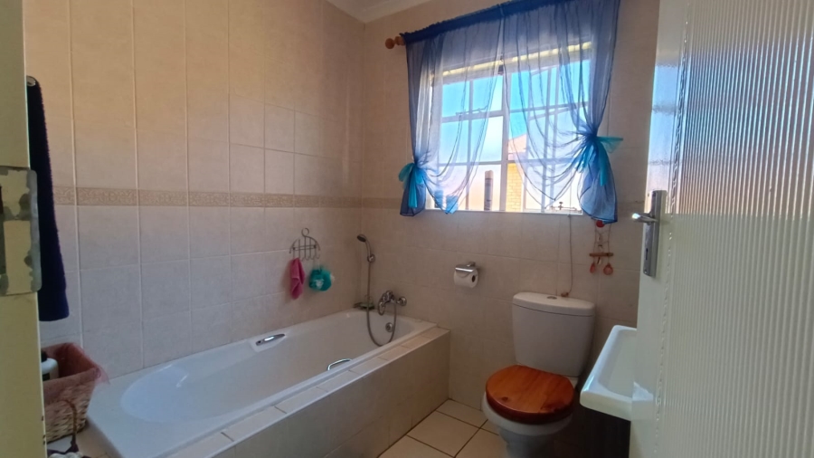 3 Bedroom Property for Sale in Eike Park Gauteng