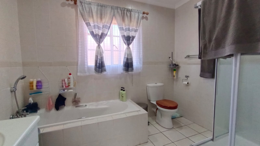 3 Bedroom Property for Sale in Eike Park Gauteng