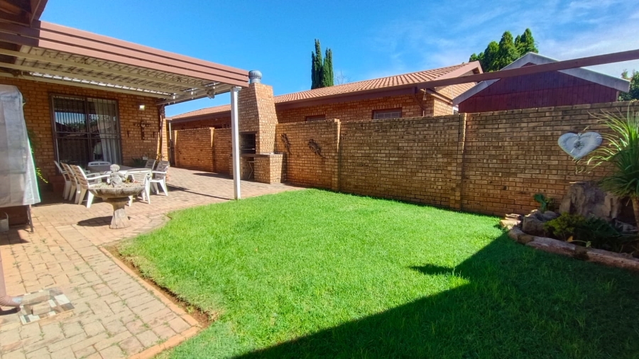 3 Bedroom Property for Sale in Eike Park Gauteng