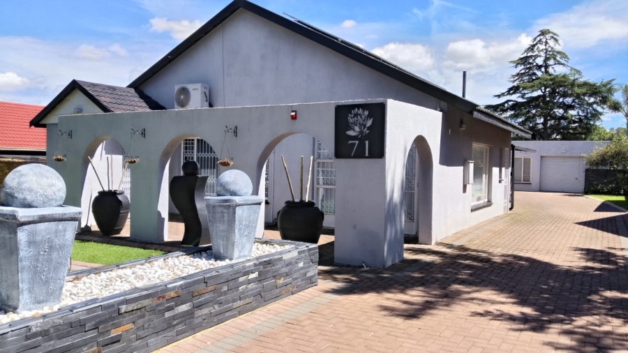 5 Bedroom Property for Sale in Greenhills Gauteng