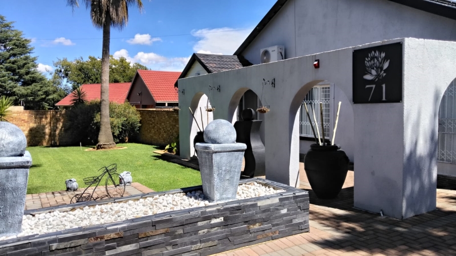 5 Bedroom Property for Sale in Greenhills Gauteng