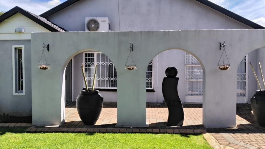 5 Bedroom Property for Sale in Greenhills Gauteng