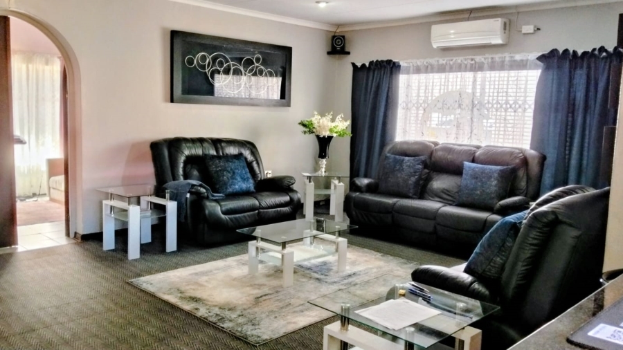 5 Bedroom Property for Sale in Greenhills Gauteng