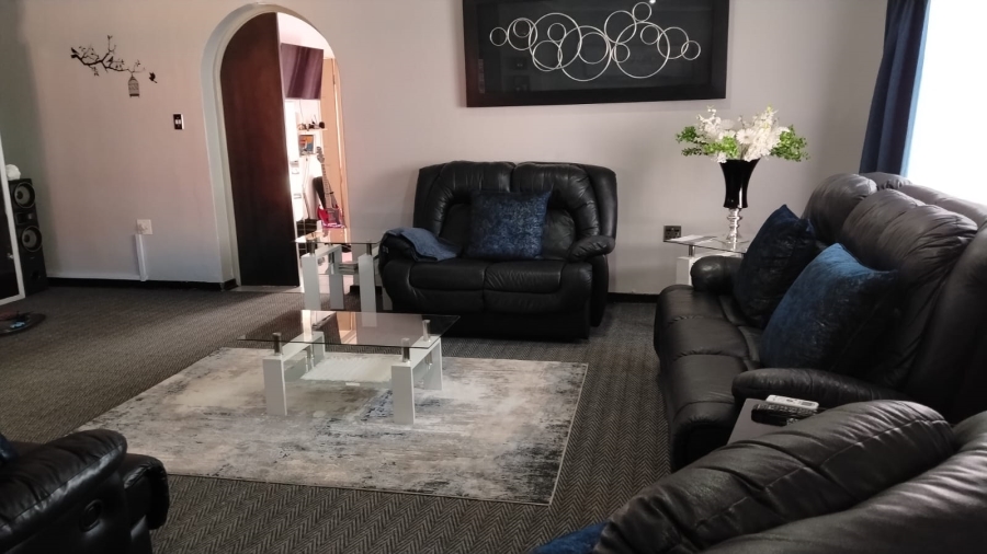 5 Bedroom Property for Sale in Greenhills Gauteng