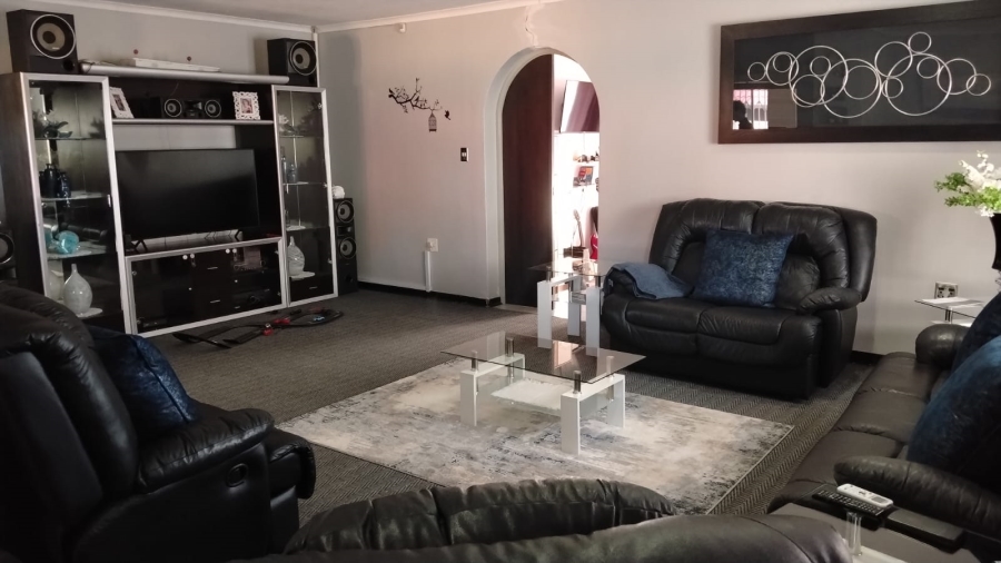 5 Bedroom Property for Sale in Greenhills Gauteng