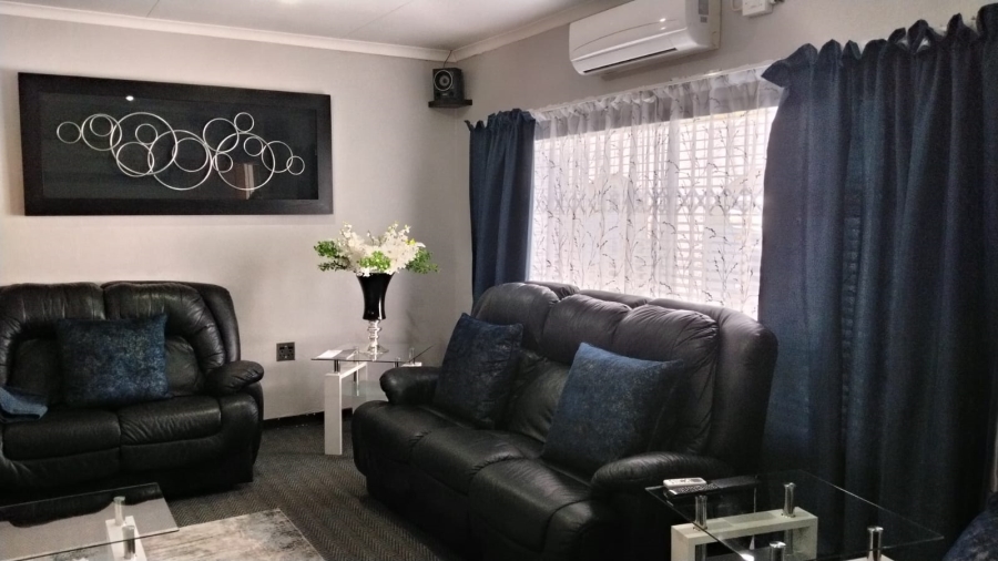 5 Bedroom Property for Sale in Greenhills Gauteng