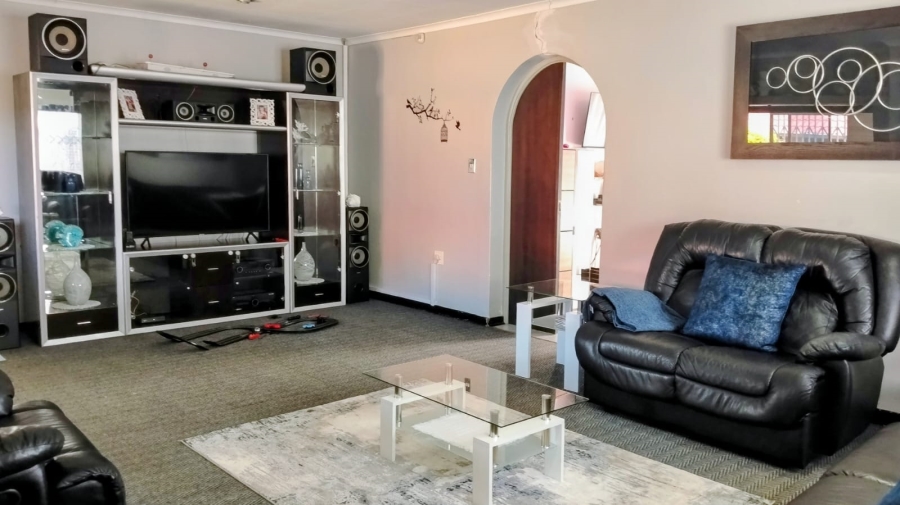 5 Bedroom Property for Sale in Greenhills Gauteng