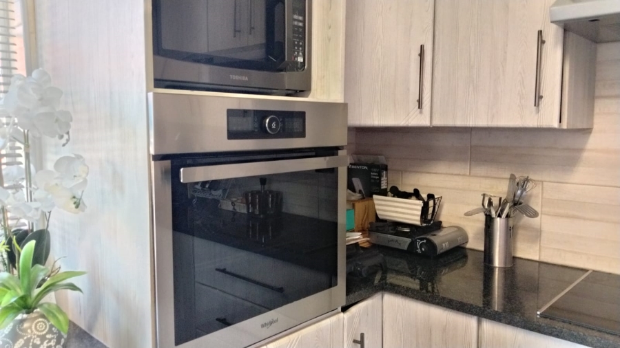 5 Bedroom Property for Sale in Greenhills Gauteng