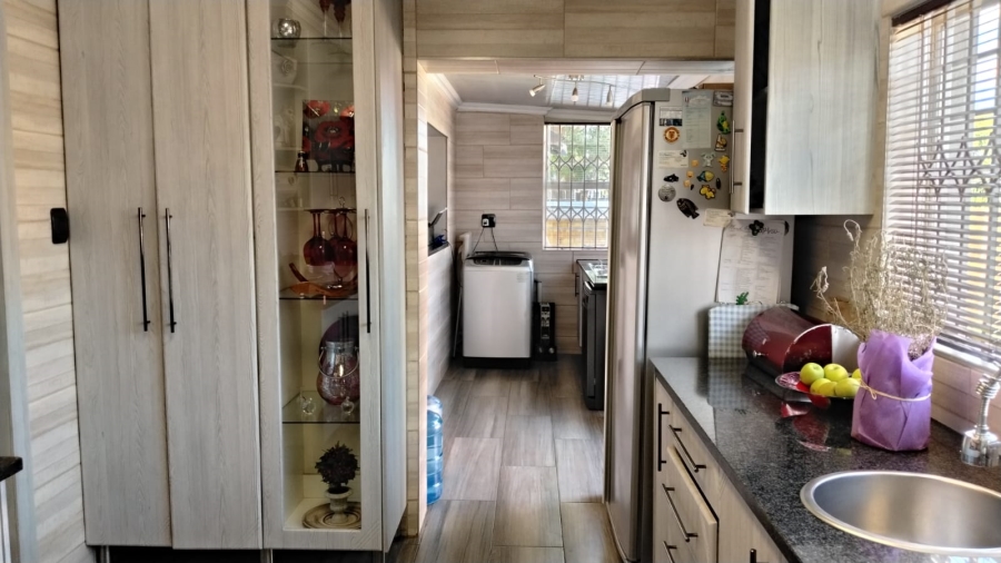 5 Bedroom Property for Sale in Greenhills Gauteng