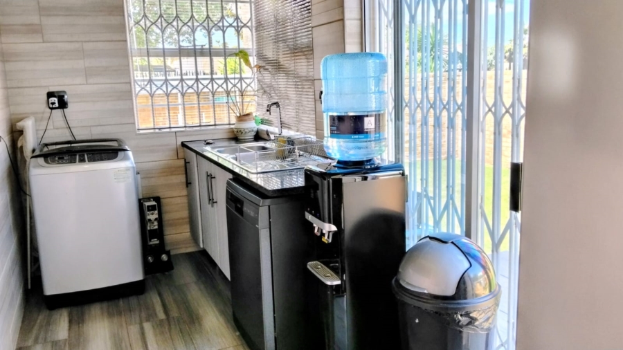 5 Bedroom Property for Sale in Greenhills Gauteng