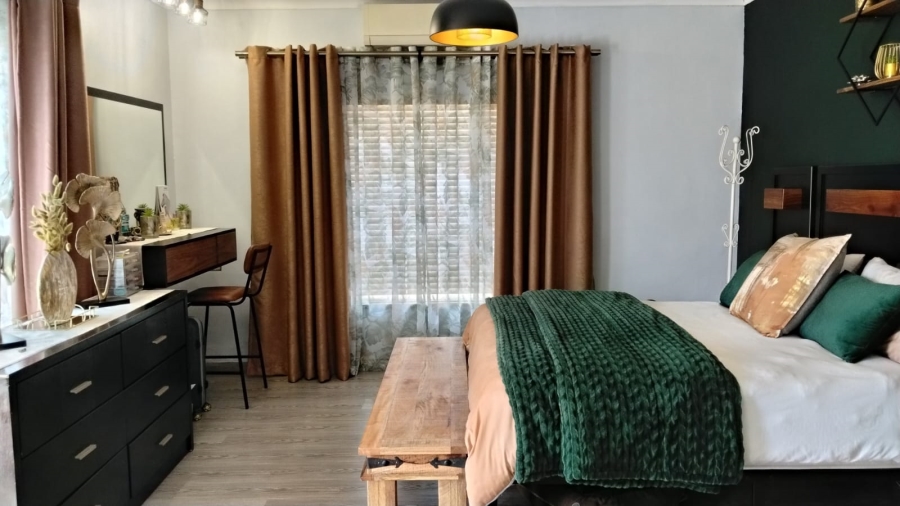 5 Bedroom Property for Sale in Greenhills Gauteng