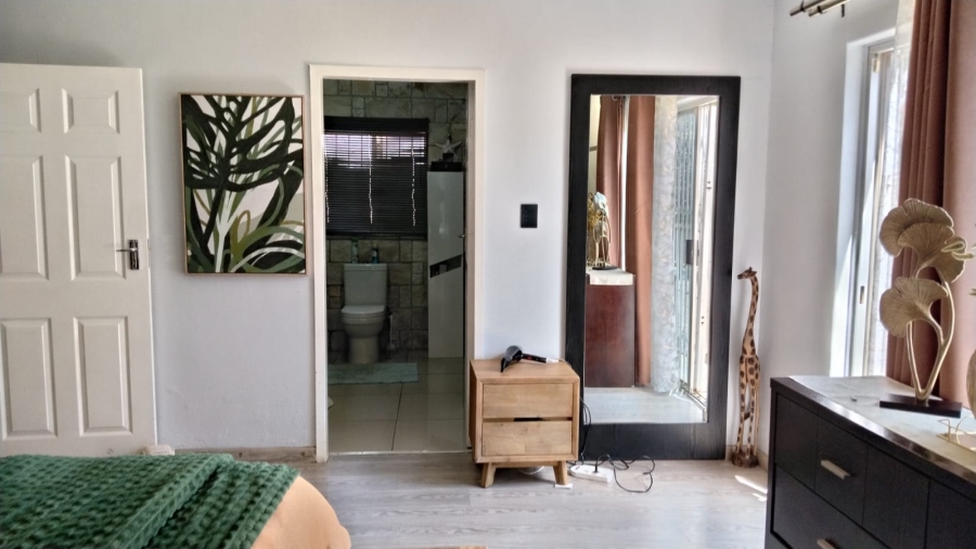 5 Bedroom Property for Sale in Greenhills Gauteng