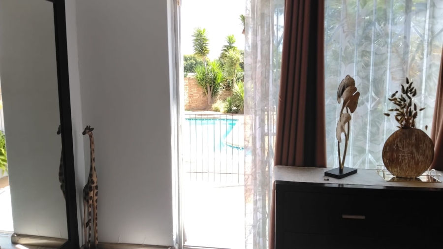 5 Bedroom Property for Sale in Greenhills Gauteng