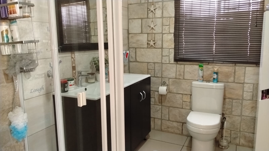 5 Bedroom Property for Sale in Greenhills Gauteng