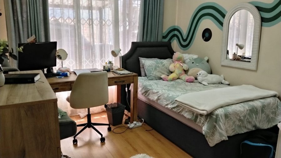 5 Bedroom Property for Sale in Greenhills Gauteng