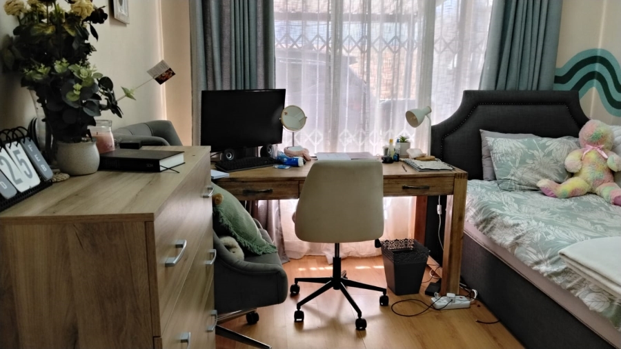 5 Bedroom Property for Sale in Greenhills Gauteng