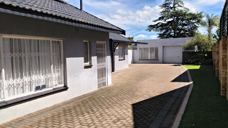 5 Bedroom Property for Sale in Greenhills Gauteng