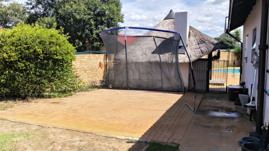 5 Bedroom Property for Sale in Greenhills Gauteng