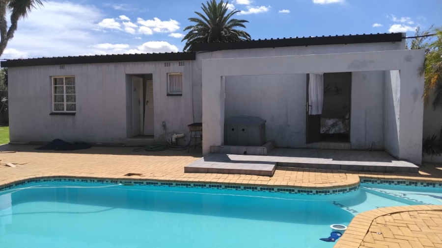 5 Bedroom Property for Sale in Greenhills Gauteng