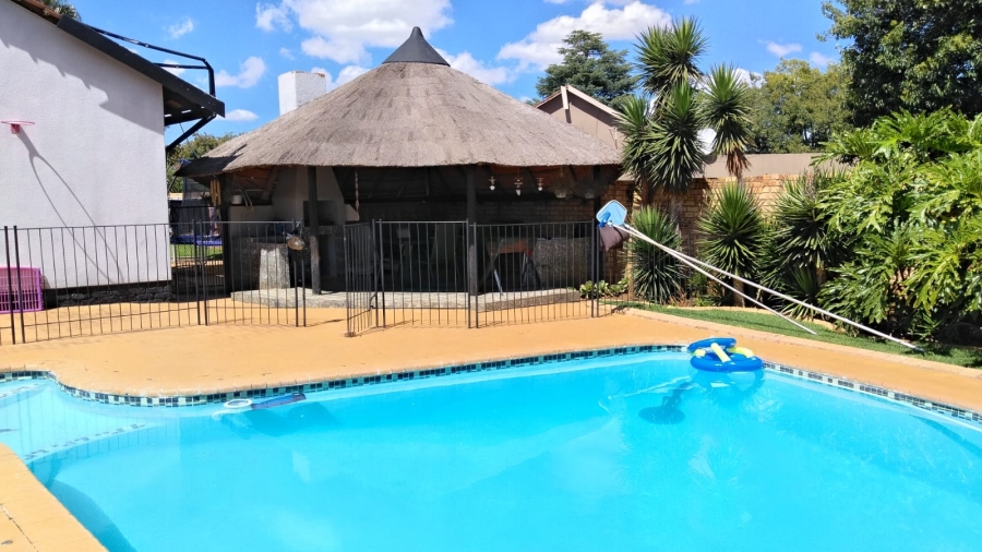 5 Bedroom Property for Sale in Greenhills Gauteng
