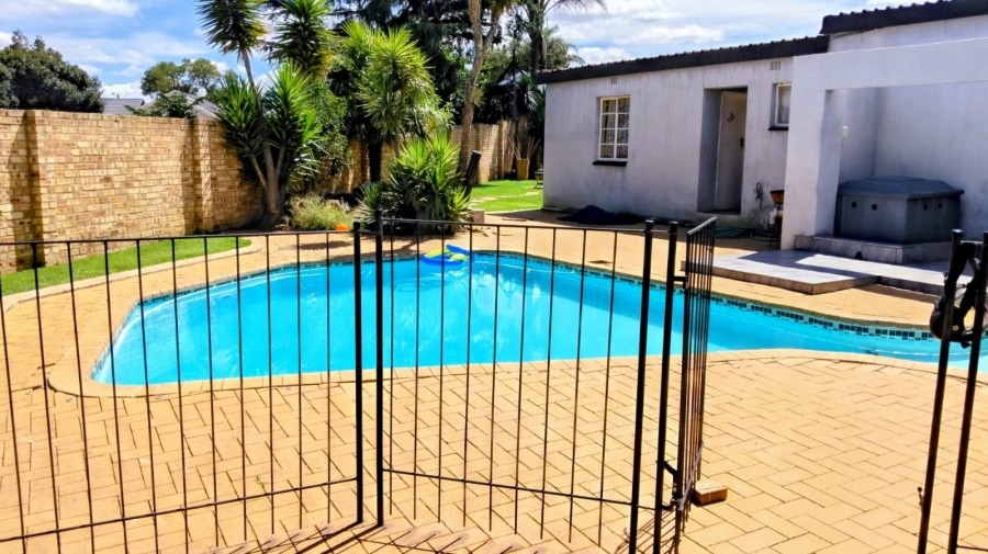 5 Bedroom Property for Sale in Greenhills Gauteng