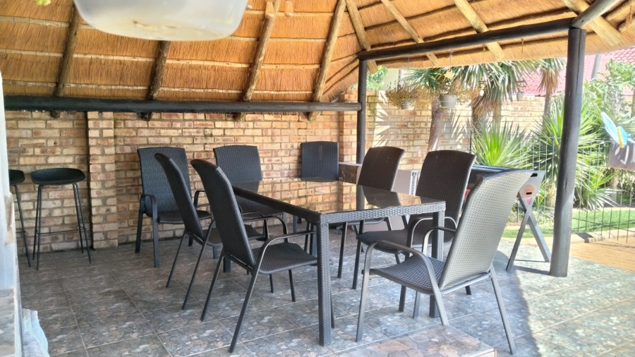 5 Bedroom Property for Sale in Greenhills Gauteng