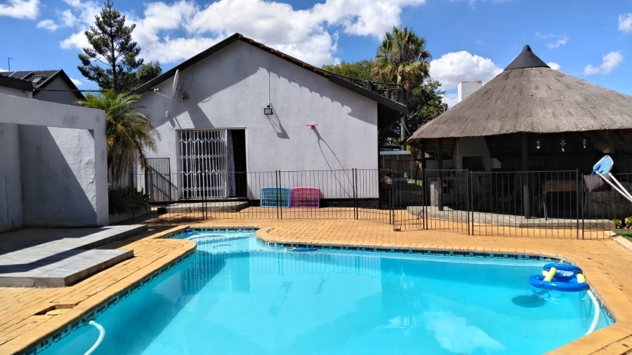 5 Bedroom Property for Sale in Greenhills Gauteng