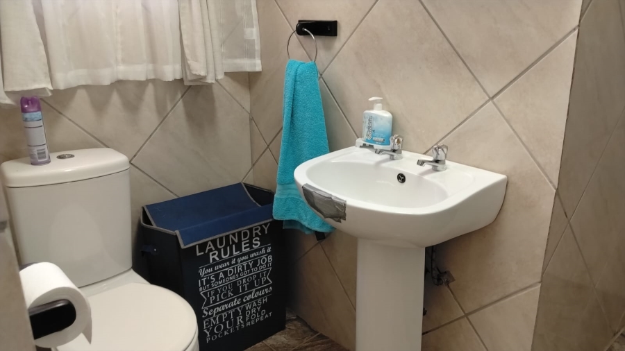 5 Bedroom Property for Sale in Greenhills Gauteng