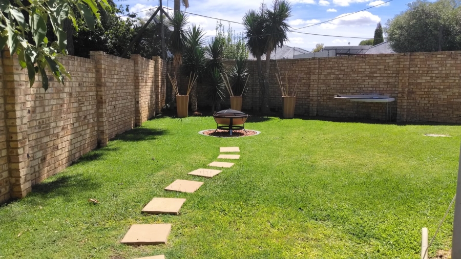 5 Bedroom Property for Sale in Greenhills Gauteng