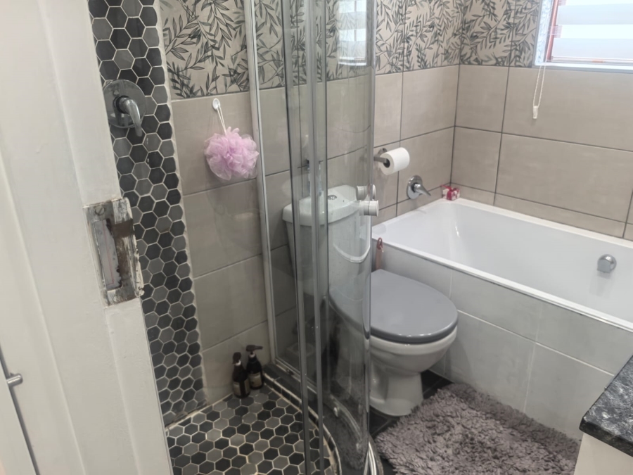 2 Bedroom Property for Sale in Willowbrook Gauteng