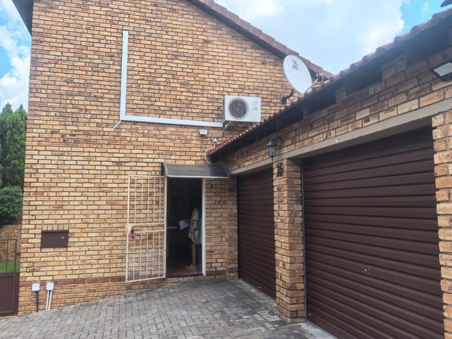 3 Bedroom Property for Sale in Radiokop Gauteng