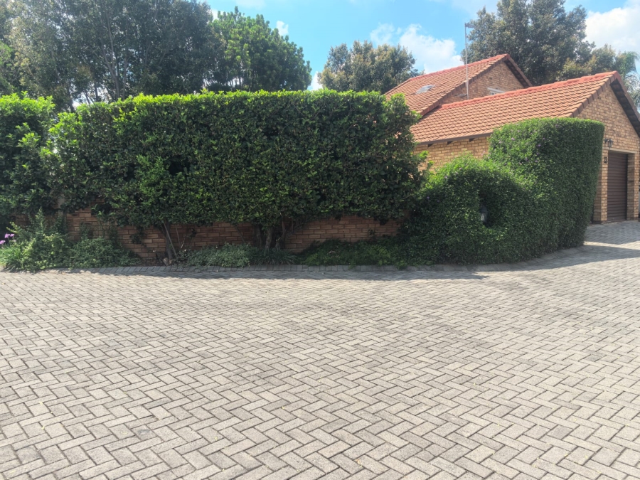 3 Bedroom Property for Sale in Radiokop Gauteng