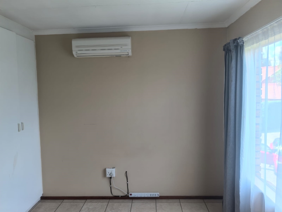 3 Bedroom Property for Sale in Radiokop Gauteng