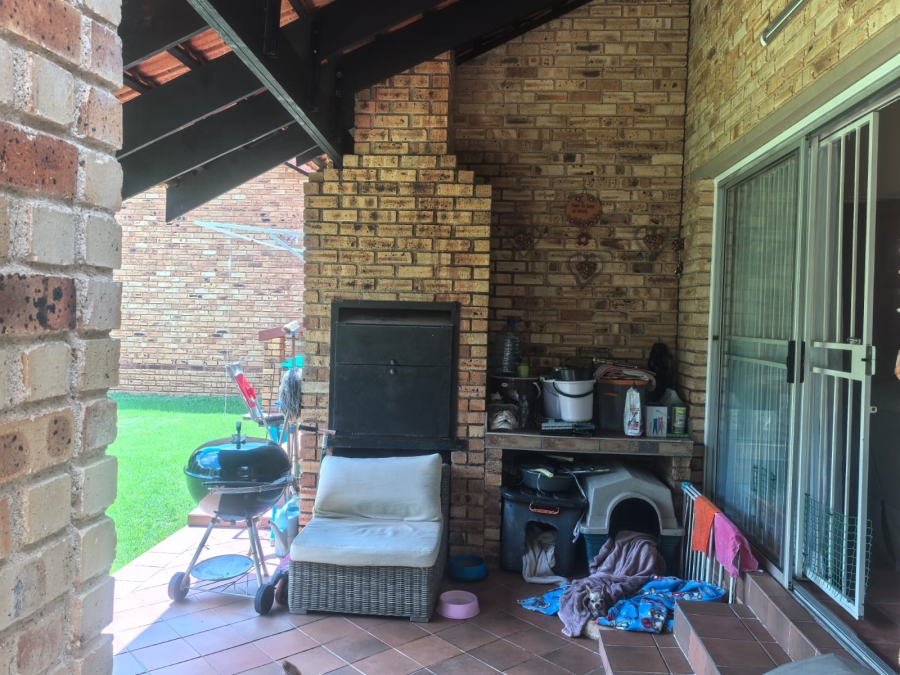 3 Bedroom Property for Sale in Radiokop Gauteng