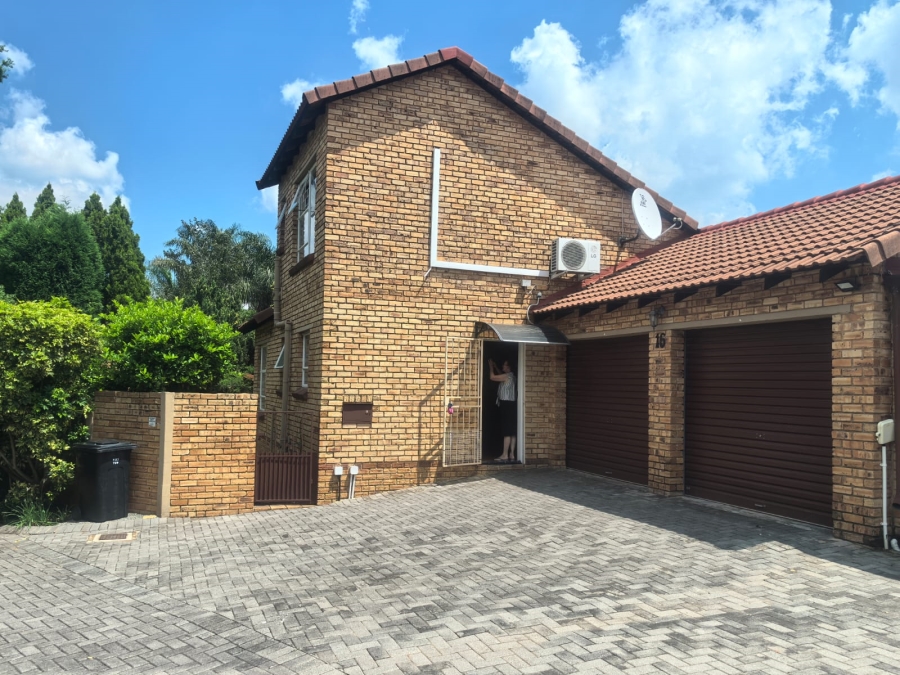 3 Bedroom Property for Sale in Radiokop Gauteng
