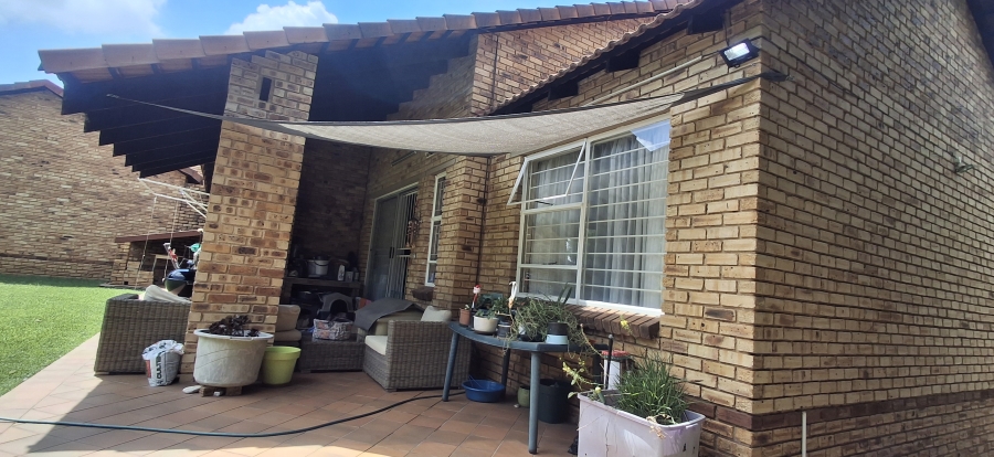 3 Bedroom Property for Sale in Radiokop Gauteng