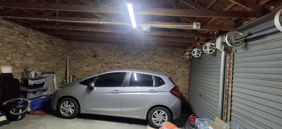 3 Bedroom Property for Sale in Radiokop Gauteng