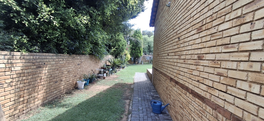 3 Bedroom Property for Sale in Radiokop Gauteng