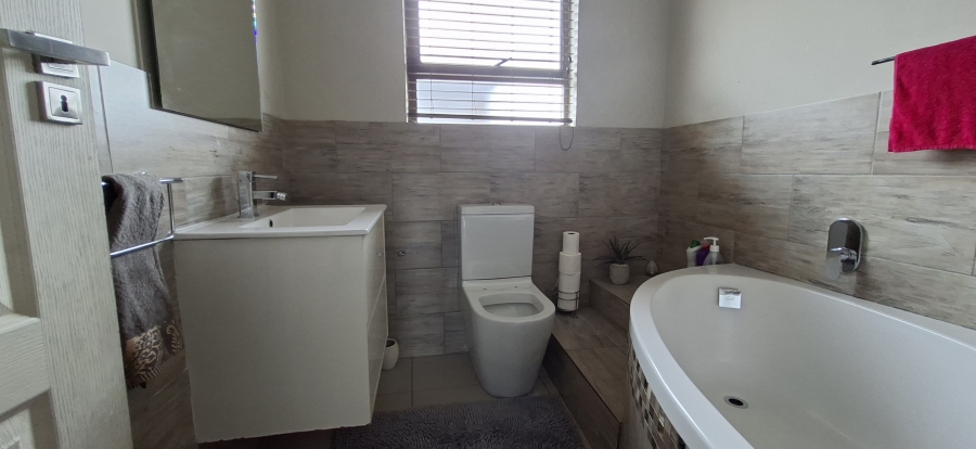 3 Bedroom Property for Sale in Wildtuinpark Gauteng