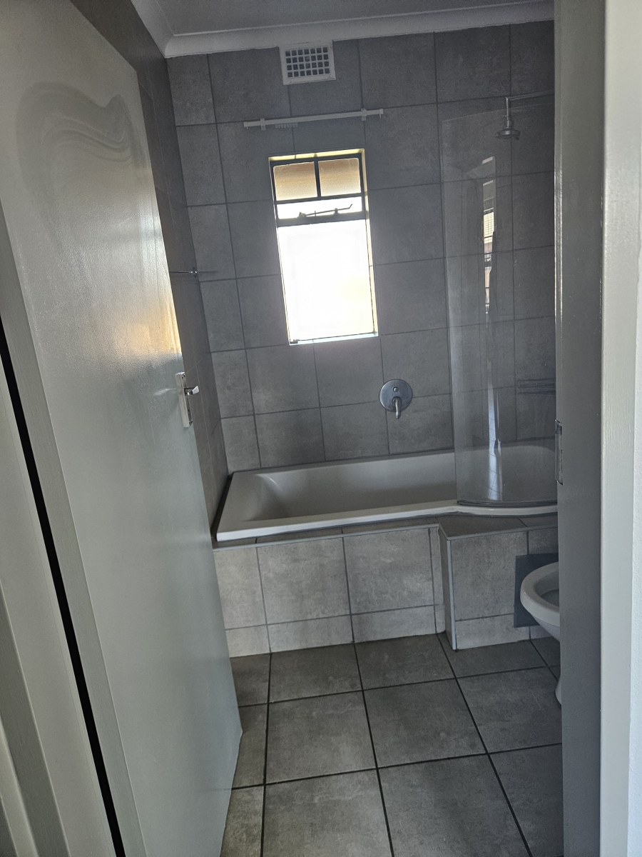 2 Bedroom Property for Sale in Montana Tuine Gauteng