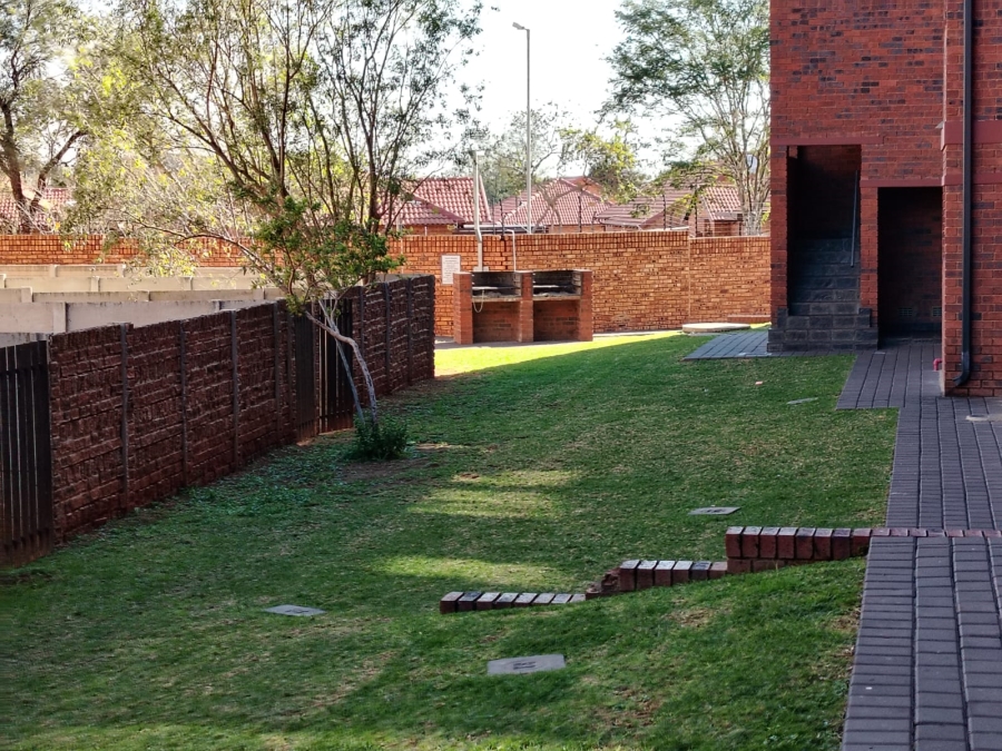 2 Bedroom Property for Sale in Montana Tuine Gauteng