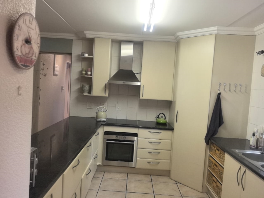 4 Bedroom Property for Sale in Helderkruin Gauteng