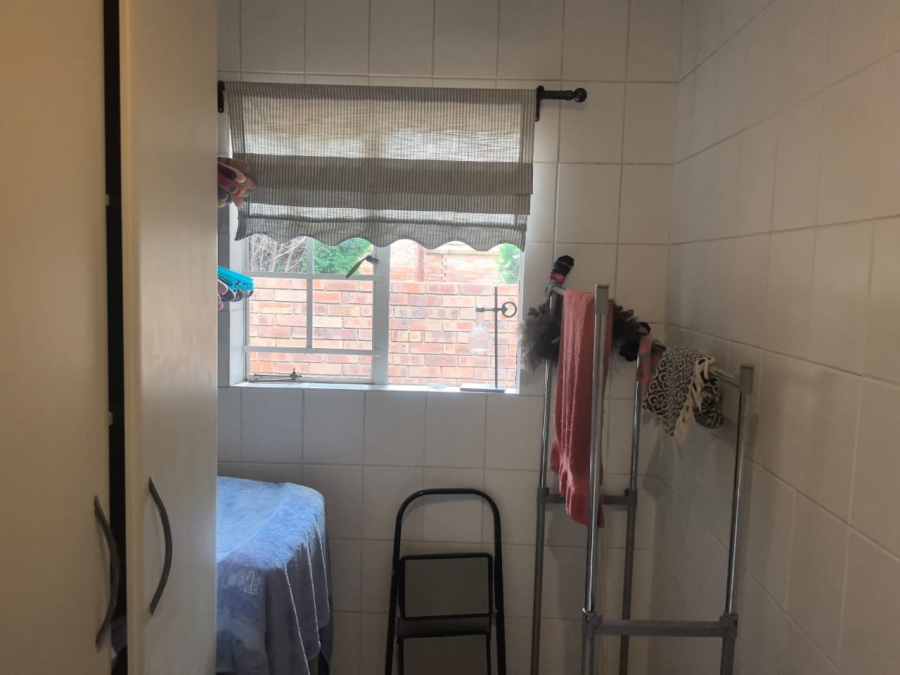 4 Bedroom Property for Sale in Helderkruin Gauteng