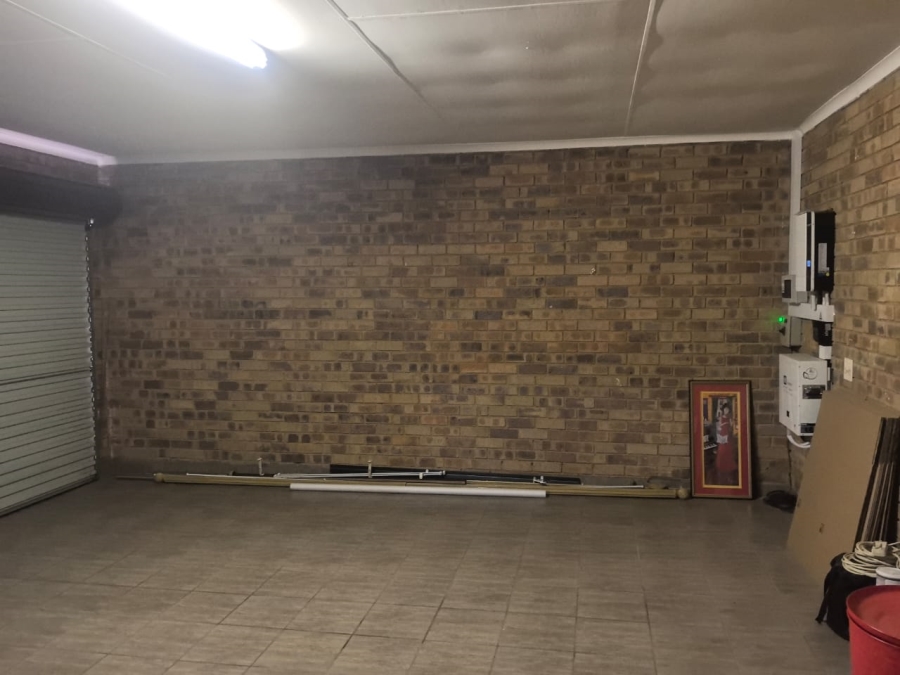 4 Bedroom Property for Sale in Helderkruin Gauteng