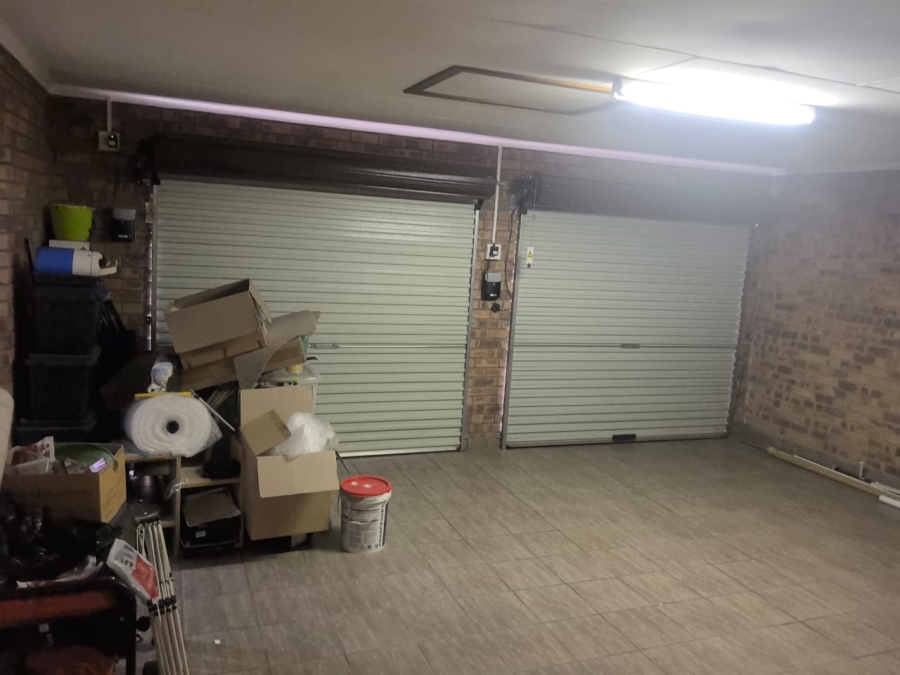 4 Bedroom Property for Sale in Helderkruin Gauteng